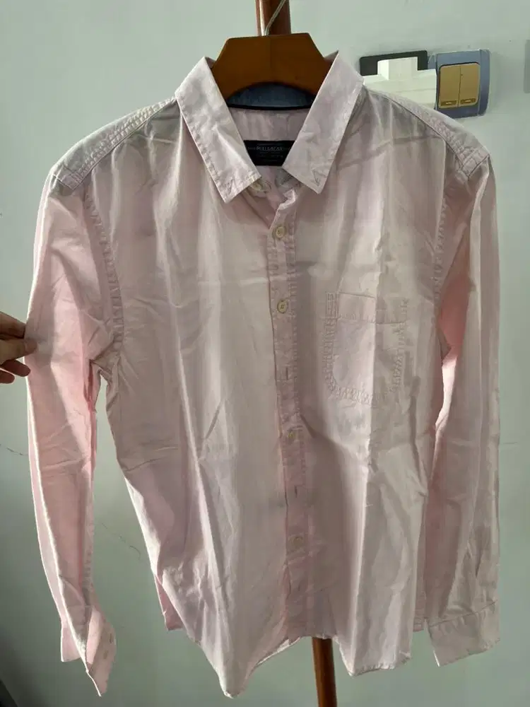 Kemeja atasan pria pull & bear soft pink size L