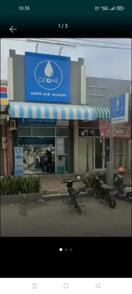 Operator depo air minum isi ulang