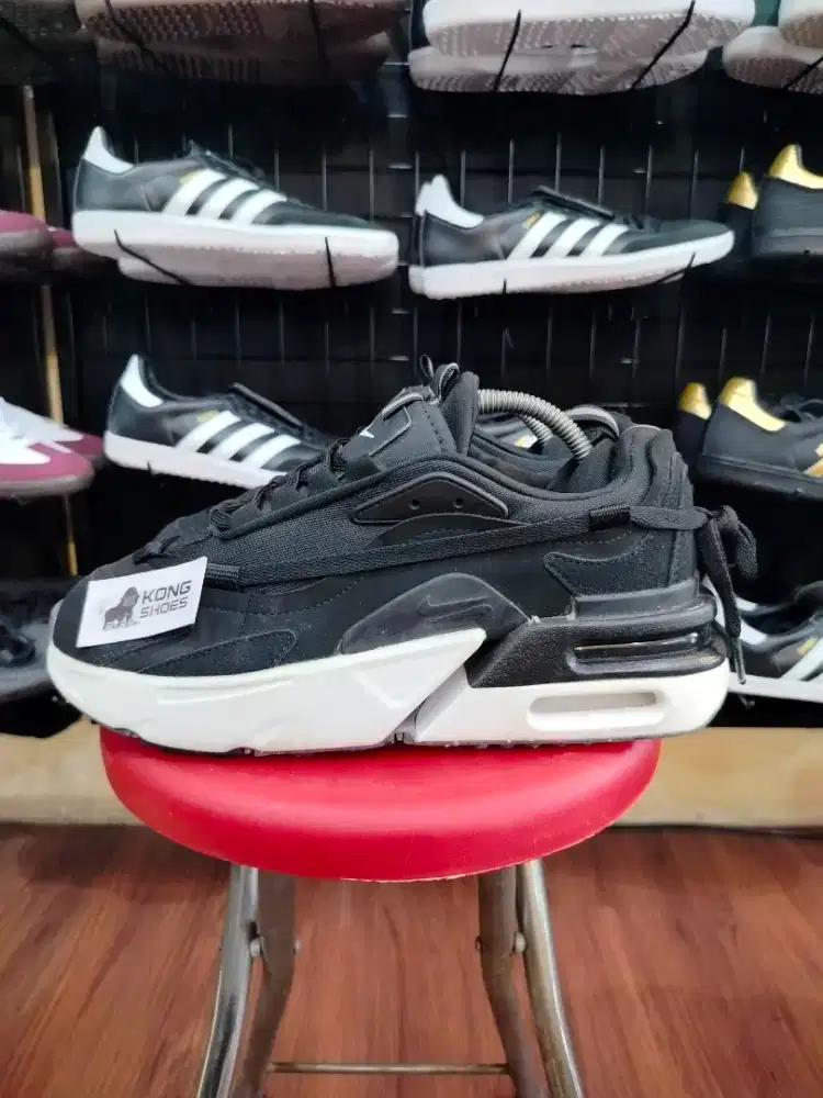 SEPATU AM FURYOSA BLACK WHITE 42