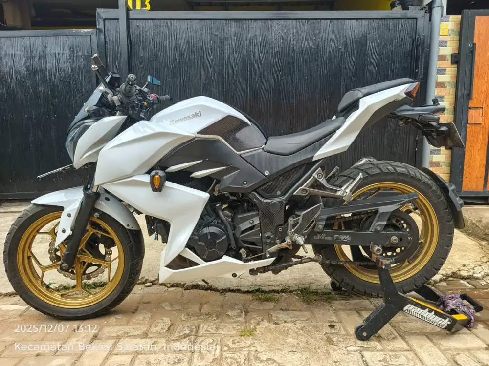 KAWASAKI Z 250 Z250 NIK 2013 PUTIH