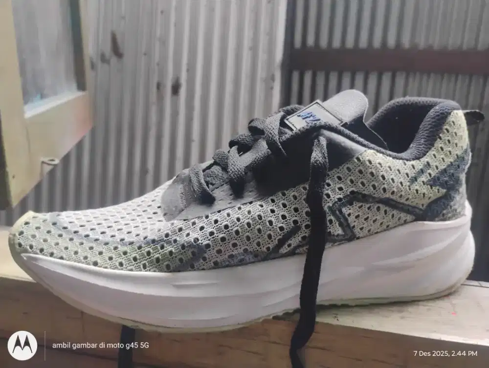 sepatu masih hanyar aman