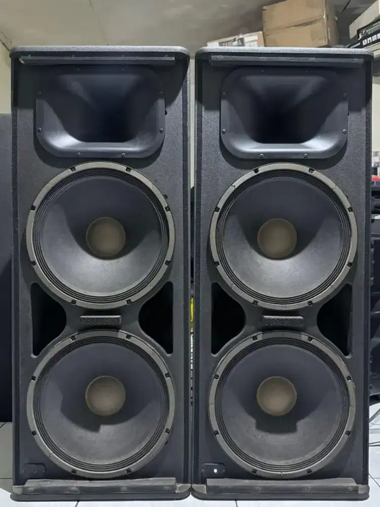 Speaker yamaha DSR 215