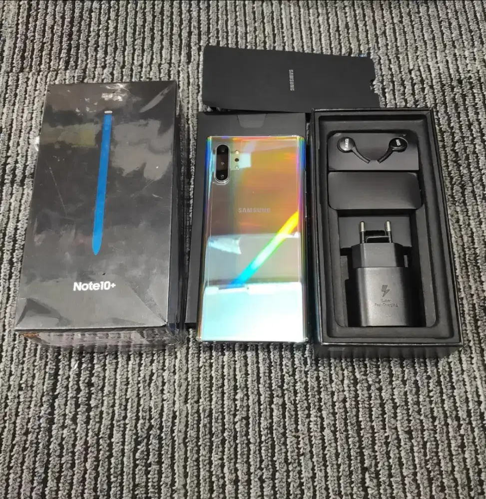 Samsung note 10+ 12/512 gb aura glow lengkap/mulus sekali/full set.