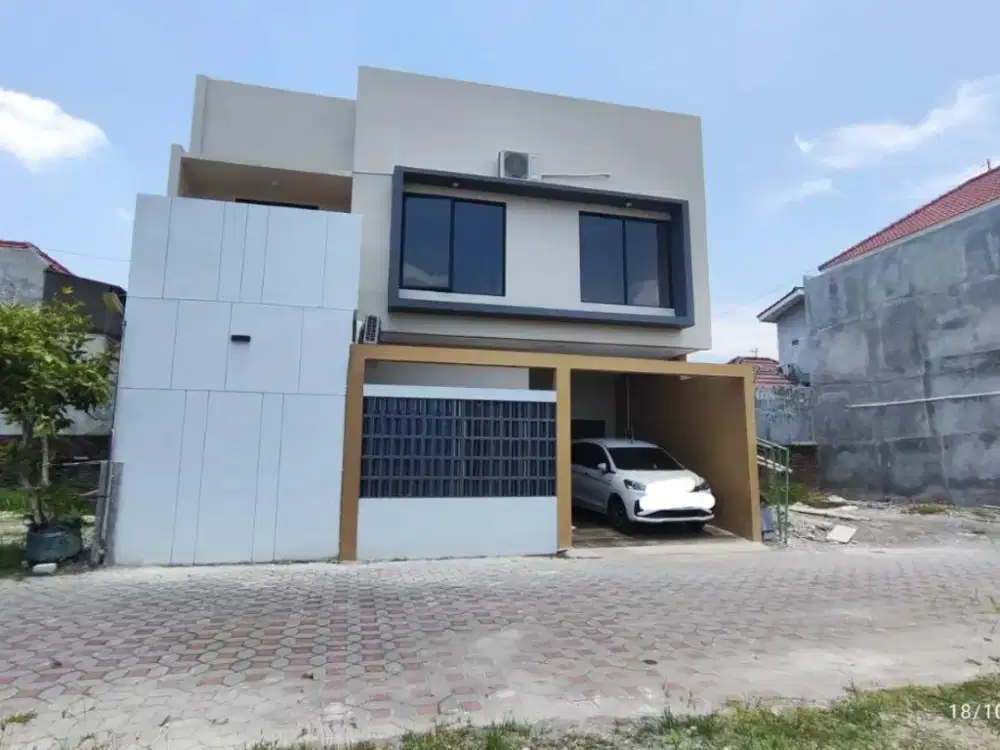 Rumah mewah 2 Lantai dekat Jl Adisucipto Colomadu Siap Huni