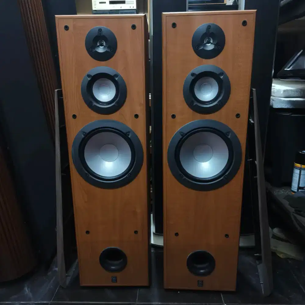 Speaker Yamaha NS 8390