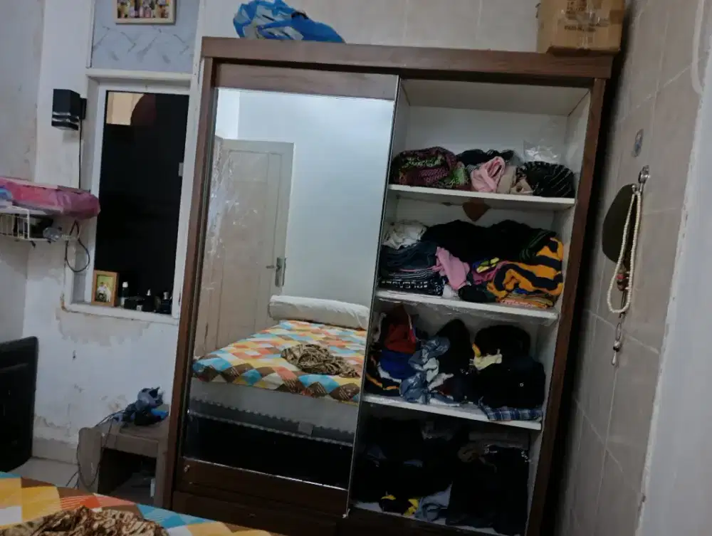 Lemari 2 pintu bekas masih bagus sekali