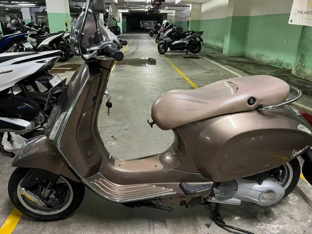 Dijual Vespa Primavera 150 3V tahun 2015 warna coklat