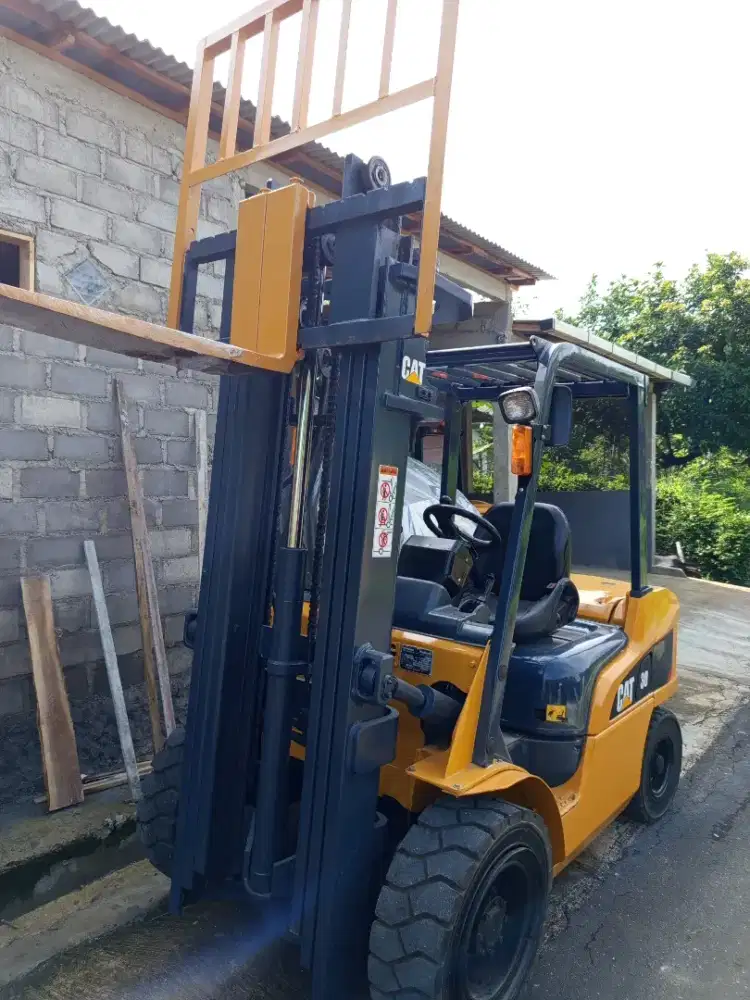 Forklift Three lift Caterpillar 3 Ton 2020