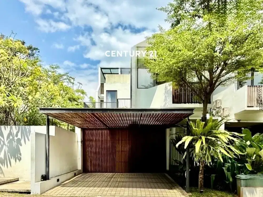 Dijual Rumah Hommy Samping Fasum Dengan View Kolam Renang