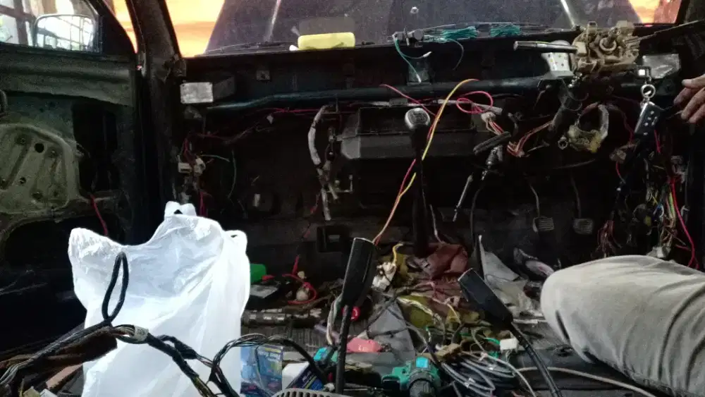 Saya mencari pekerjaan mengerti listrik