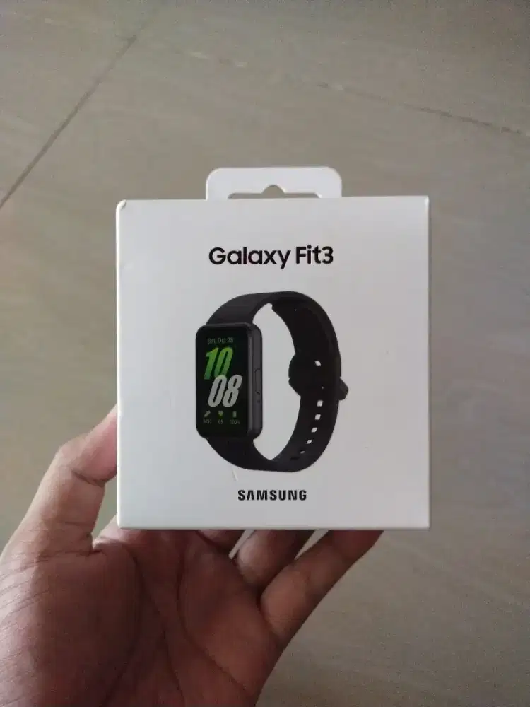 Galaxy fit 3 BNIB bundling Huawei band 8 used