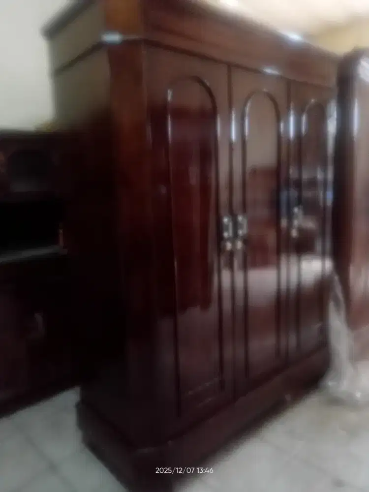 Lemari antik jati tua bekas berat Bogor dah melamin