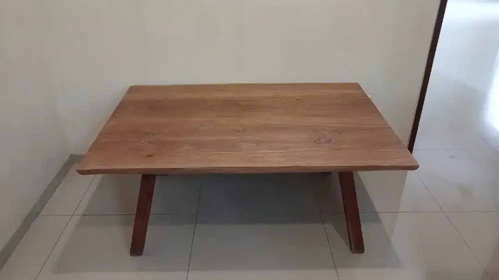 Meja minimalis ruang tv