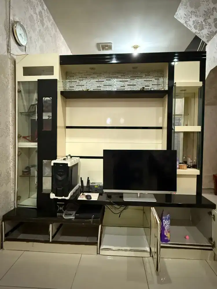 Lemari partisi sekat ruangan