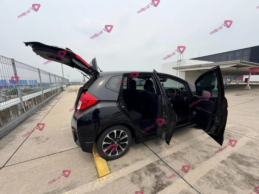 Honda Jazz 2016 RS AT Hitam Low KM77rb