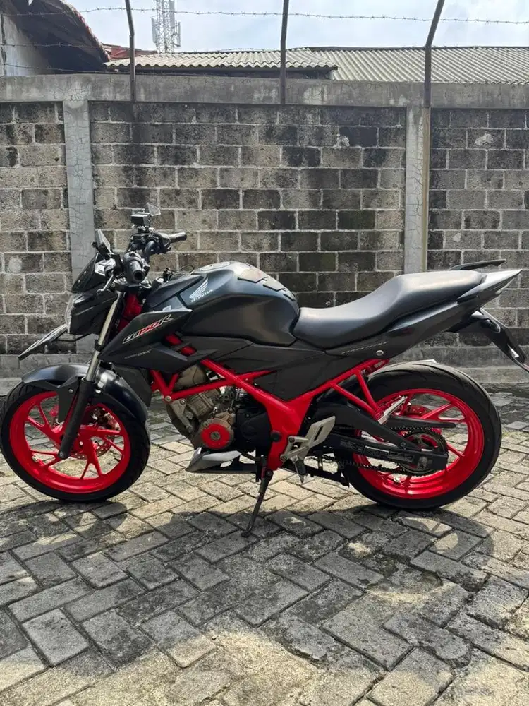 DIJUAL MOTOR CB150R 2017