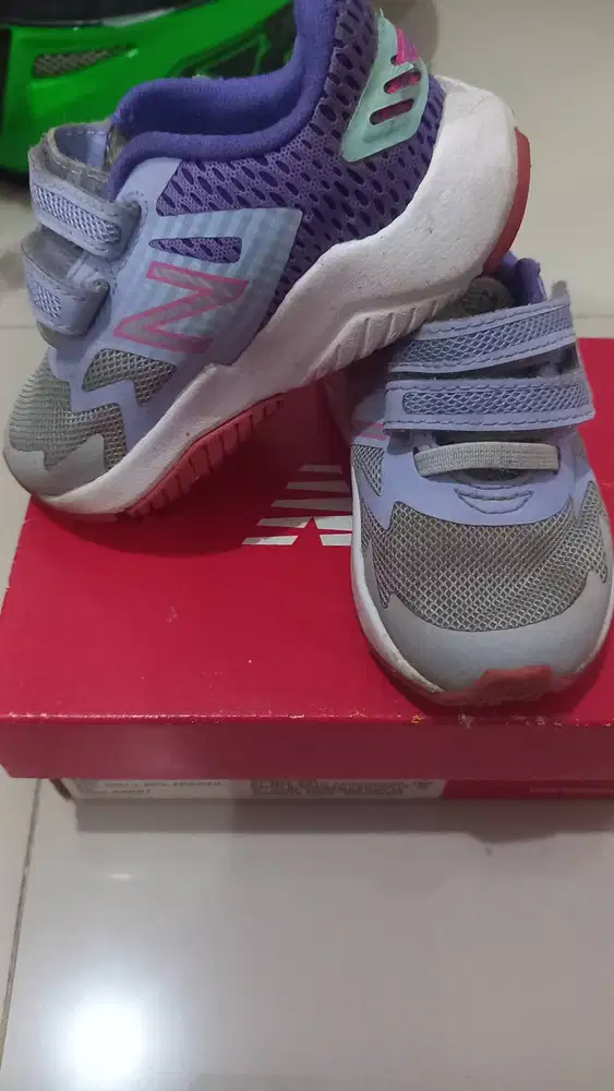 Newbalance kids sz 6 original