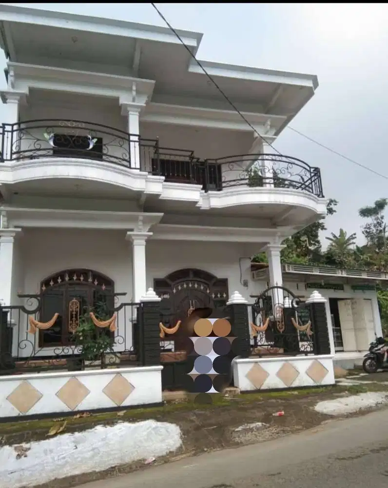 Di jual cepat rumah berdesain villa