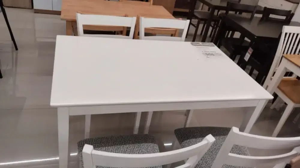 Yania meja makan set