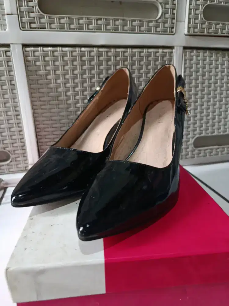 Sepatu kantor heels