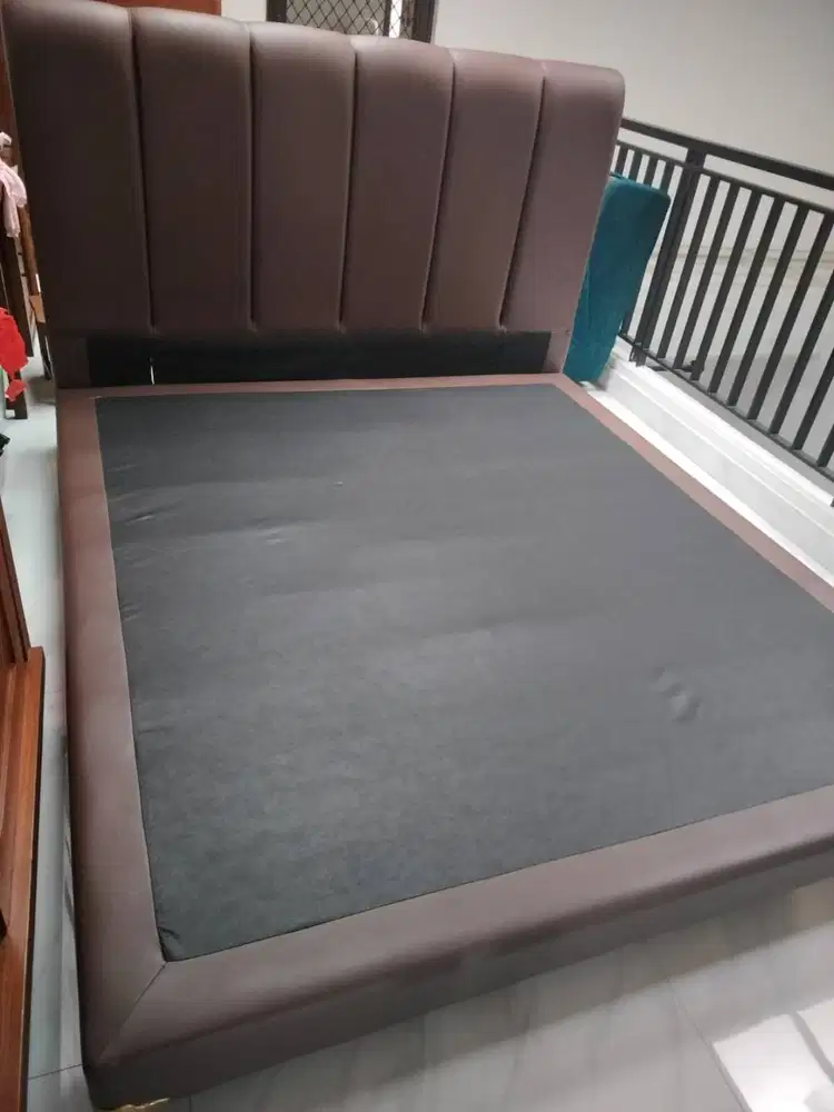 Dipan Ranjang Merk Romance Ukuran 180 x 200 King Size