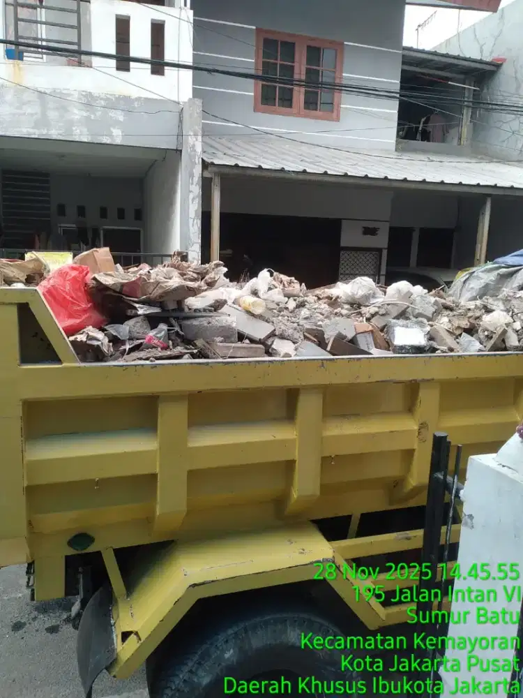 Jasa buang puing dan tanah