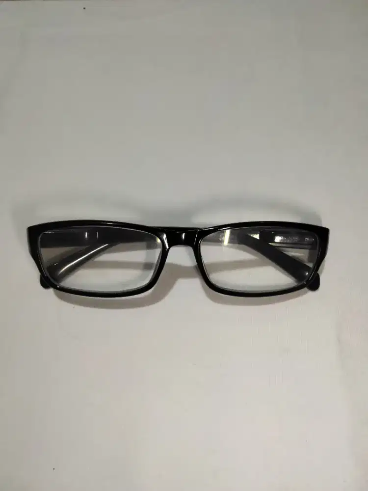 kacamata hitam minus HSC 2025