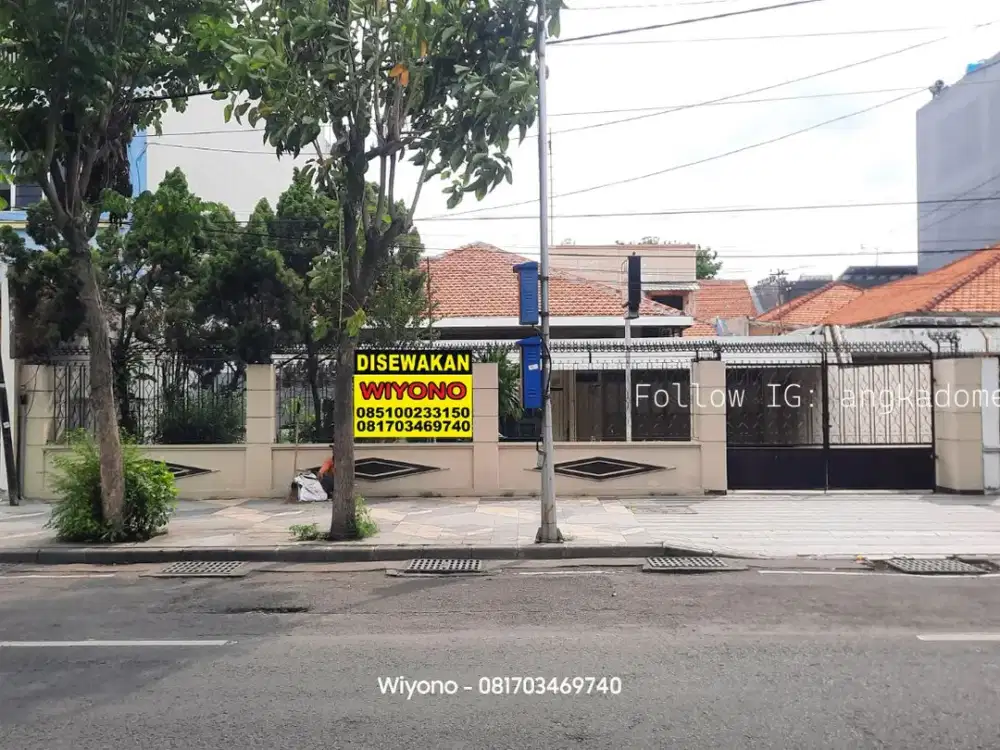 Rumah Dharmahusada Sebaris Dengan Depot Bu Rudy Dharmahusada dan Berseberangan Dengan Superindo dan Bank BCA