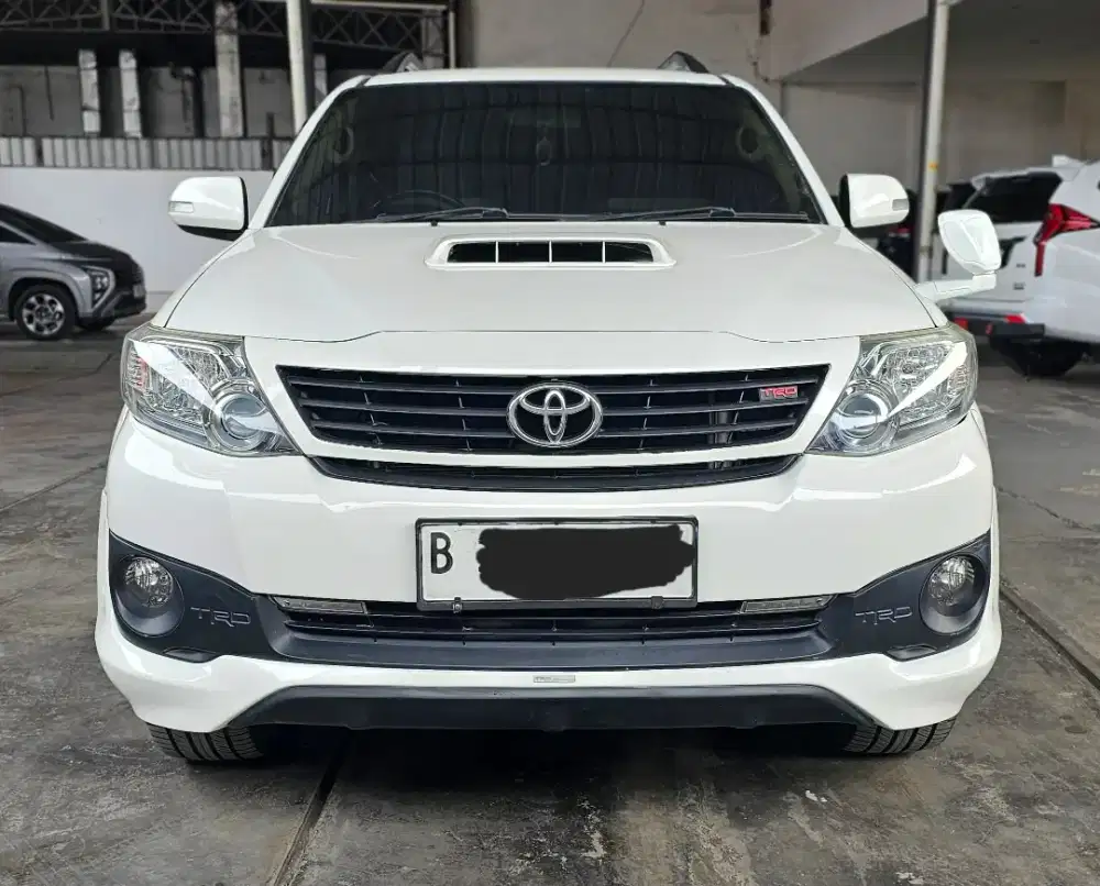 Toyota Fortuner 2.5 VNT TRD AT Matic Diesel 2015 Putih Mulus LuarDalam