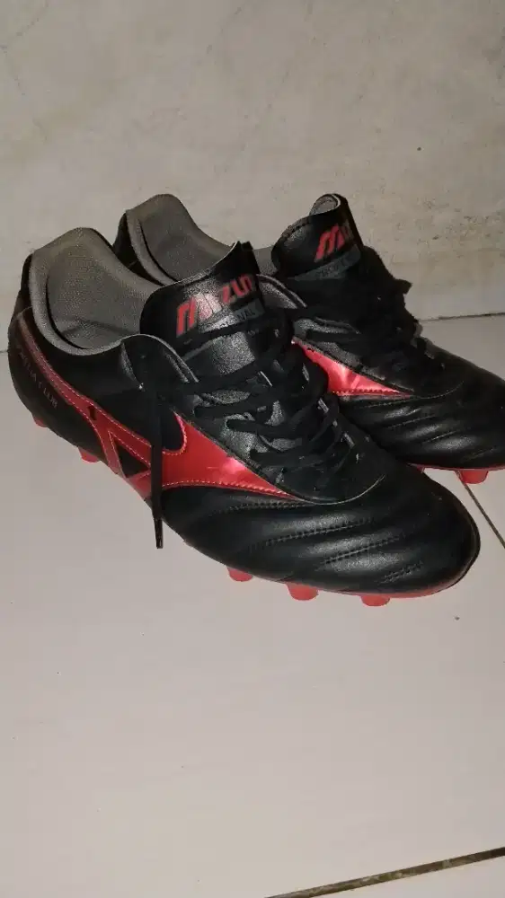 sepatu sepak bola Mizuno Morelia Club II