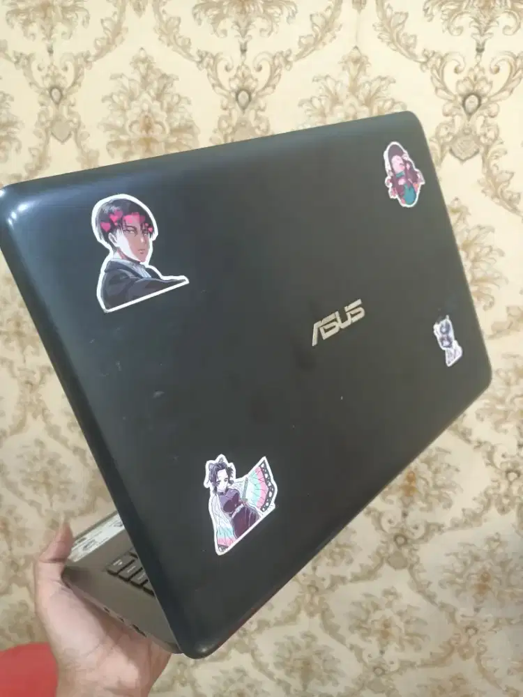 Lactop Asus E-402Y minus layar ada bintik putih dan speaker jembret