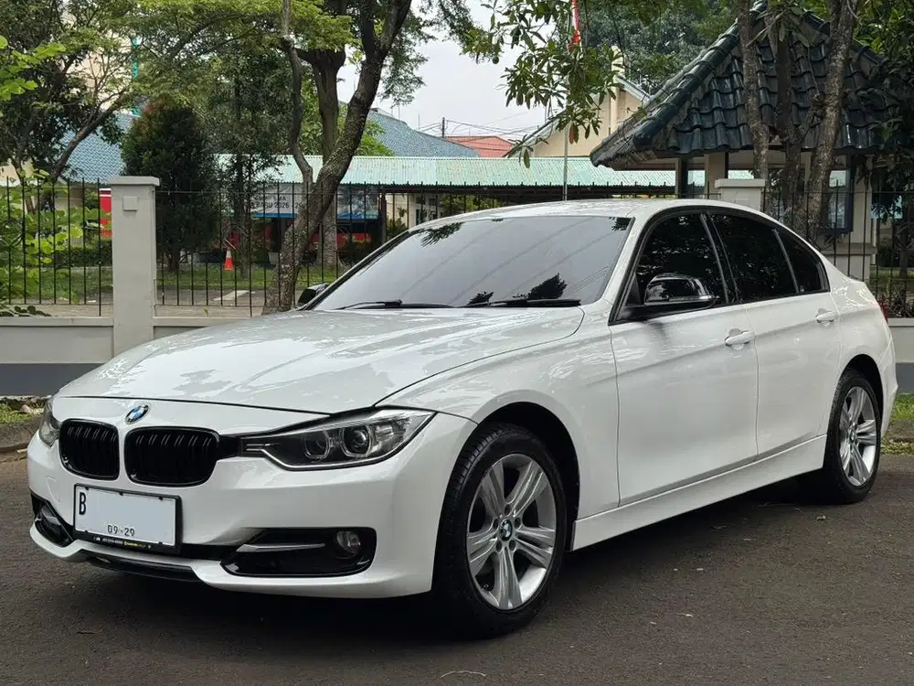 BMW F30 320i SPORT PUTIH 2014 standard original Good Condition