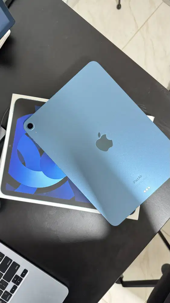 iPad Air M1 Chip 5th Gen 256GB Blue. Garansi, Pemakaian Cewe.