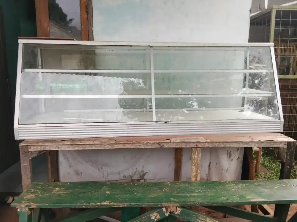 jual 2 etalase ukuran 2m dan 1m utk warung nasi