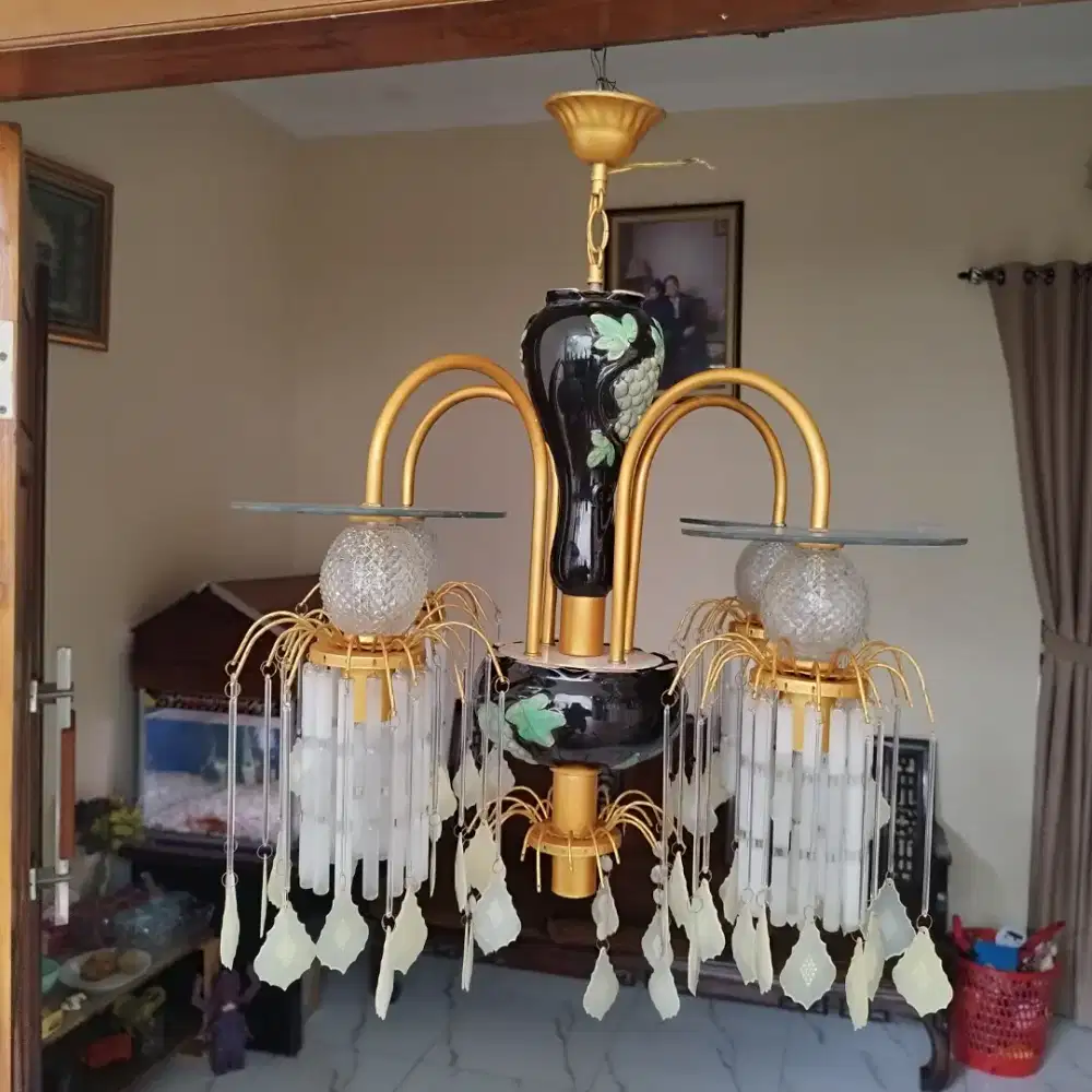 Fitting lampu gantung plafon klasik keramik mewah bekas