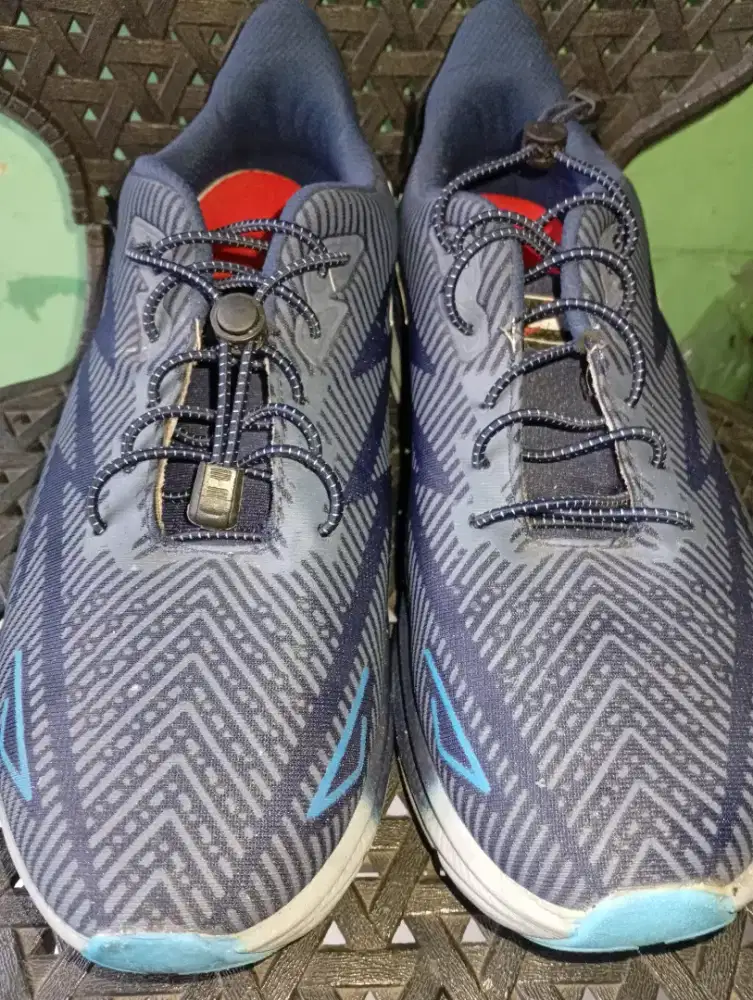 Sneakers cowok merk Droks size 43