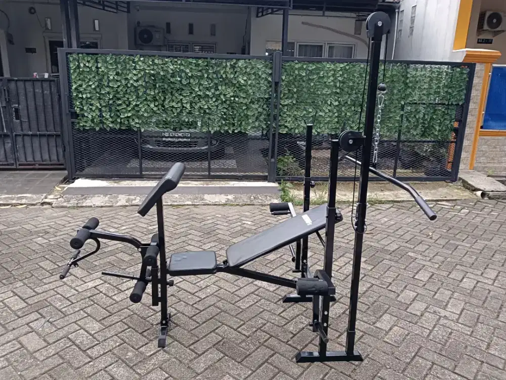 Bench Press (Bangku Beban)