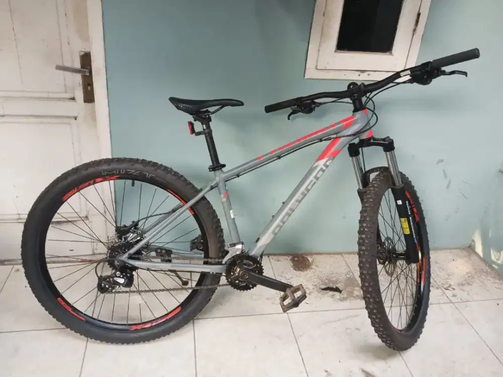 Polygon premier 4
gear Shimano altus 2x8
ban 27.5 inchi
frame size S