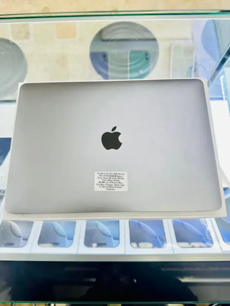 MacBook Air M1 2020 13 inch ID/A Resmi iBox 8/256 GB warna Space Grey