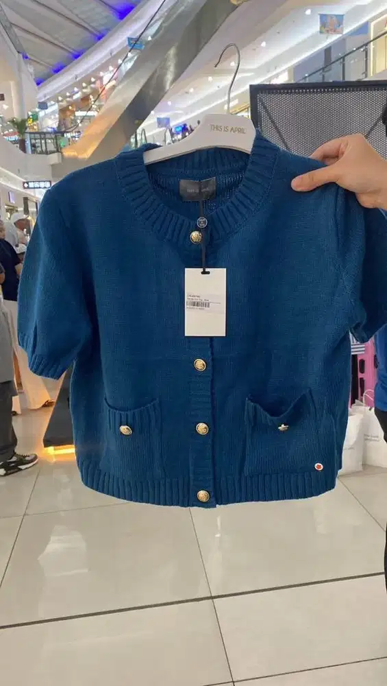 Top baju this is april