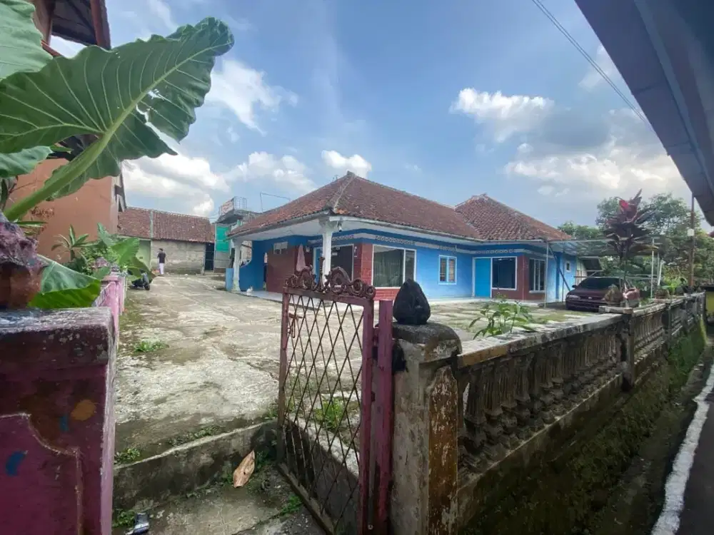 RUMAH 4 KAMAR TIDUR DENGAN TANAH PEKARANGAN MUAT 11 MOBIL DI CIAMIS