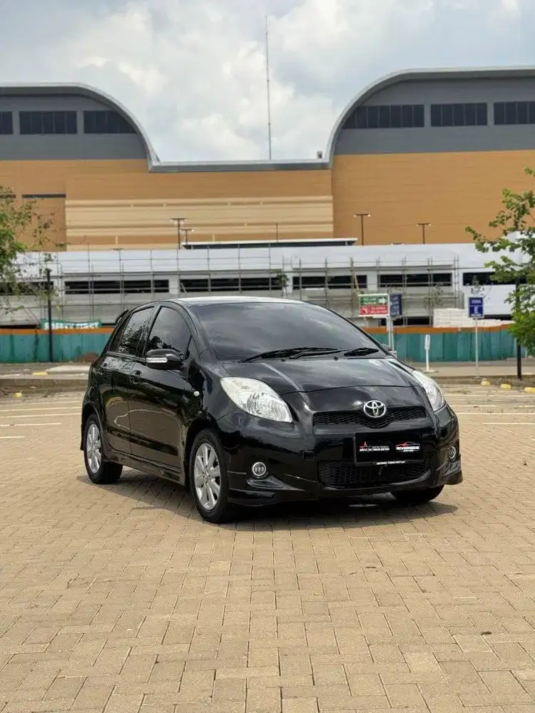 Toyota Yaris 1.5 E AT 2012 Hitam TDP 2jt