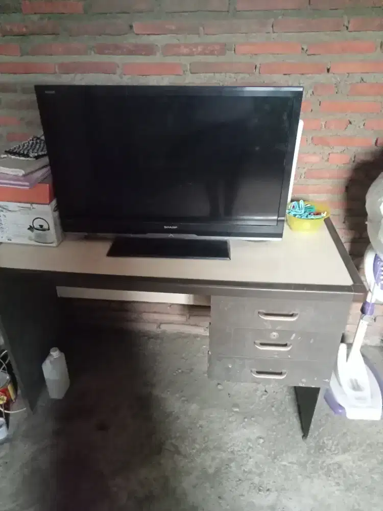 Jual tv 32 sharp aguos masih bagus/ jernih/ belum perna service