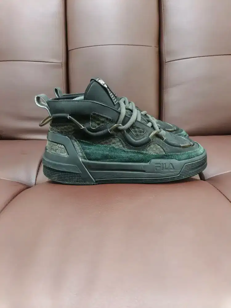 39- Sepatu Second FILA ICONA