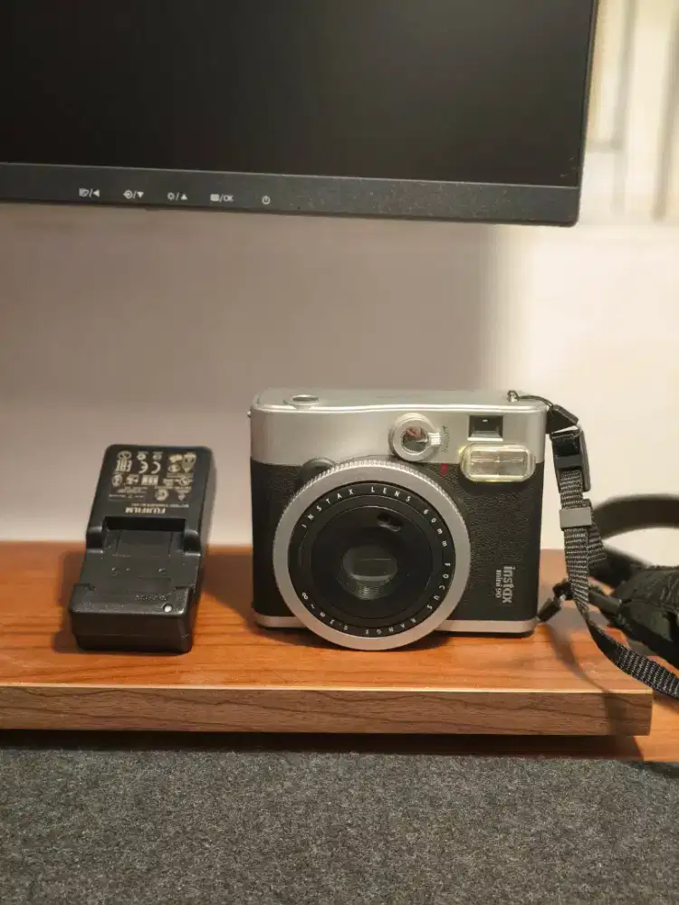 Kamera Fujifilm Mini 90 Neo Classic Polaroid