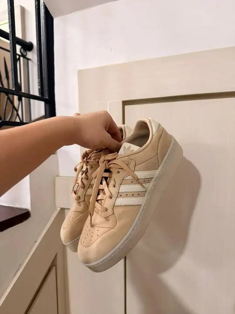 Sepatu Adidas Rivalry Low Lux Beige