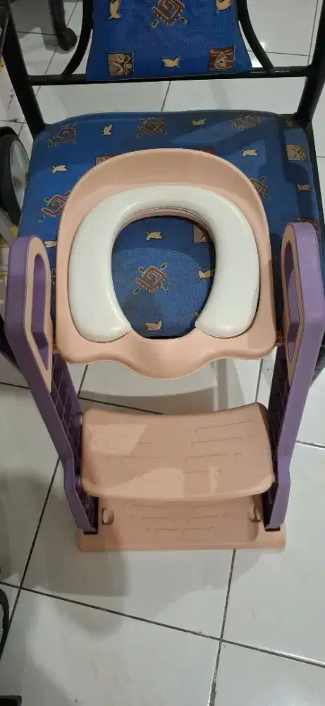 Tangga potty untuk latihan anak