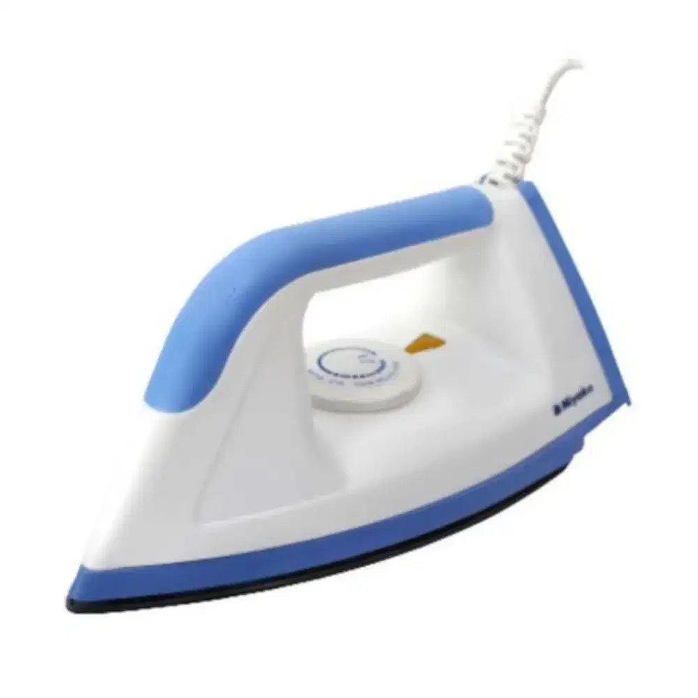 Tukang setrika di rumah