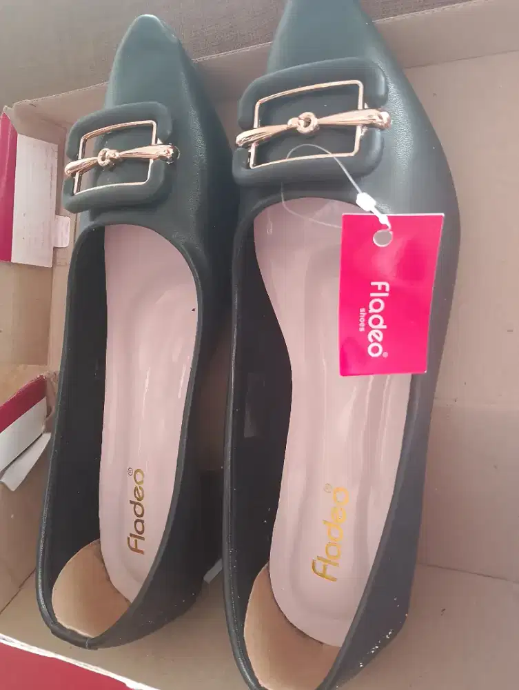 Sepatu hitam kerja fladeo uk. 40