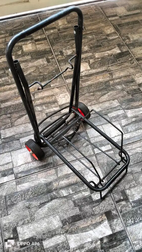 troli besi angkut barang